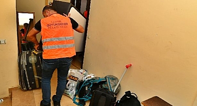 İzmir'de öğrenim gören üniversitelilere nakliye desteği sürüyor