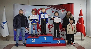 İzmir’e Buz Pateninden 9 Madalya