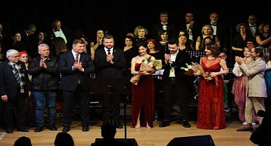 Başkan Tugay, Balkan ezgilerine eşlik etti