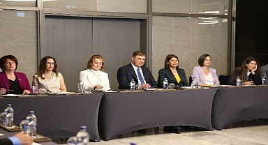 Başkan Tugay ilçe belediye başkanlarıyla toplantı yaptı