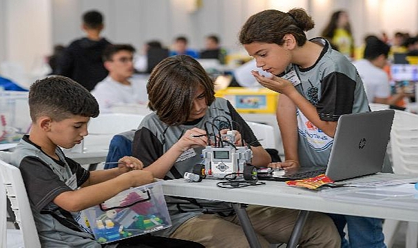 3 Bin Bilim Ve Robot Meraklısı