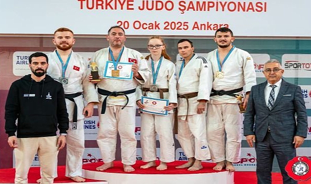 Büyüklerde dört madalya