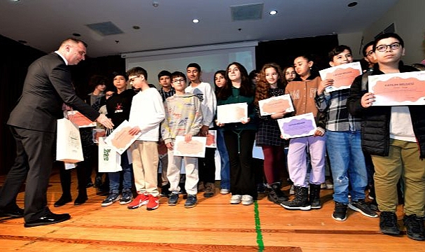 Bornova’da genç kaşifler sertifikalarını aldı