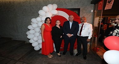 Menderes’in Her Noktasında Cumhuriyet Coşkusu