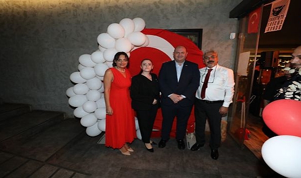 Menderes’in Her Noktasında Cumhuriyet Coşkusu