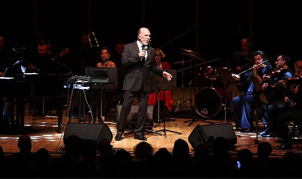 Fatih Erkoç söyledi İzmirliler eşlik etti