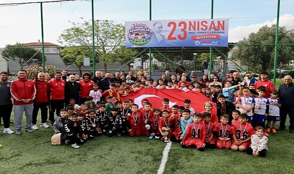 Menderes’te Minik Kramponlar Sahaya Çıktı