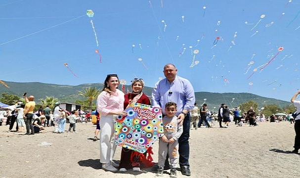 Menderes Uçurtmalarla Rengarenk